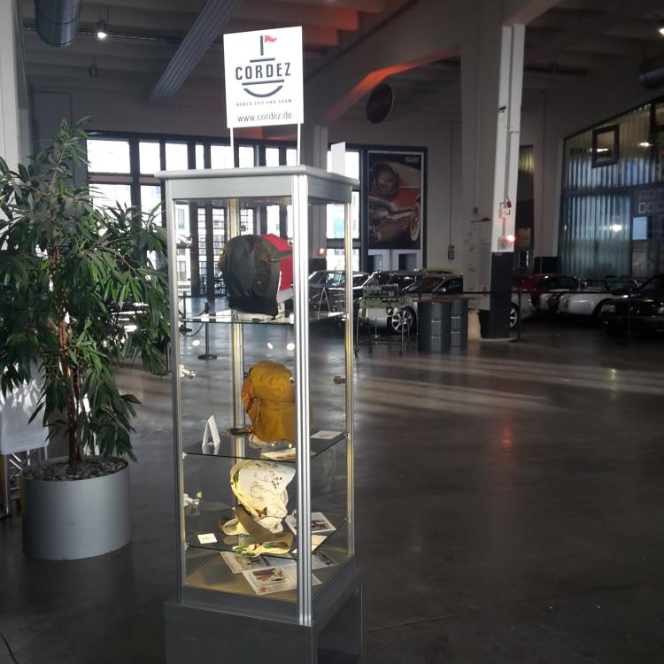 VitrineImSchuppenEins